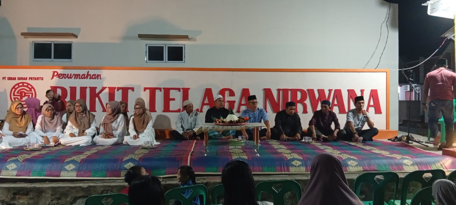 Ilustrasi kegiatan warga
